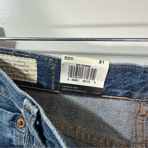 Nwt levis button fly 501 denim jean shorts stretchy sits at waist - Picture 8 of 11